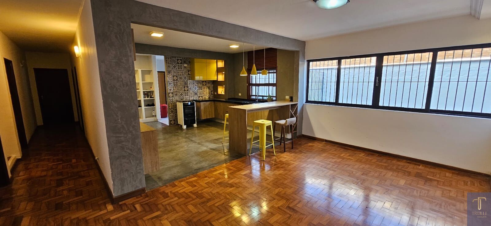 Casa à venda com 3 quartos, 235m² - Foto 1