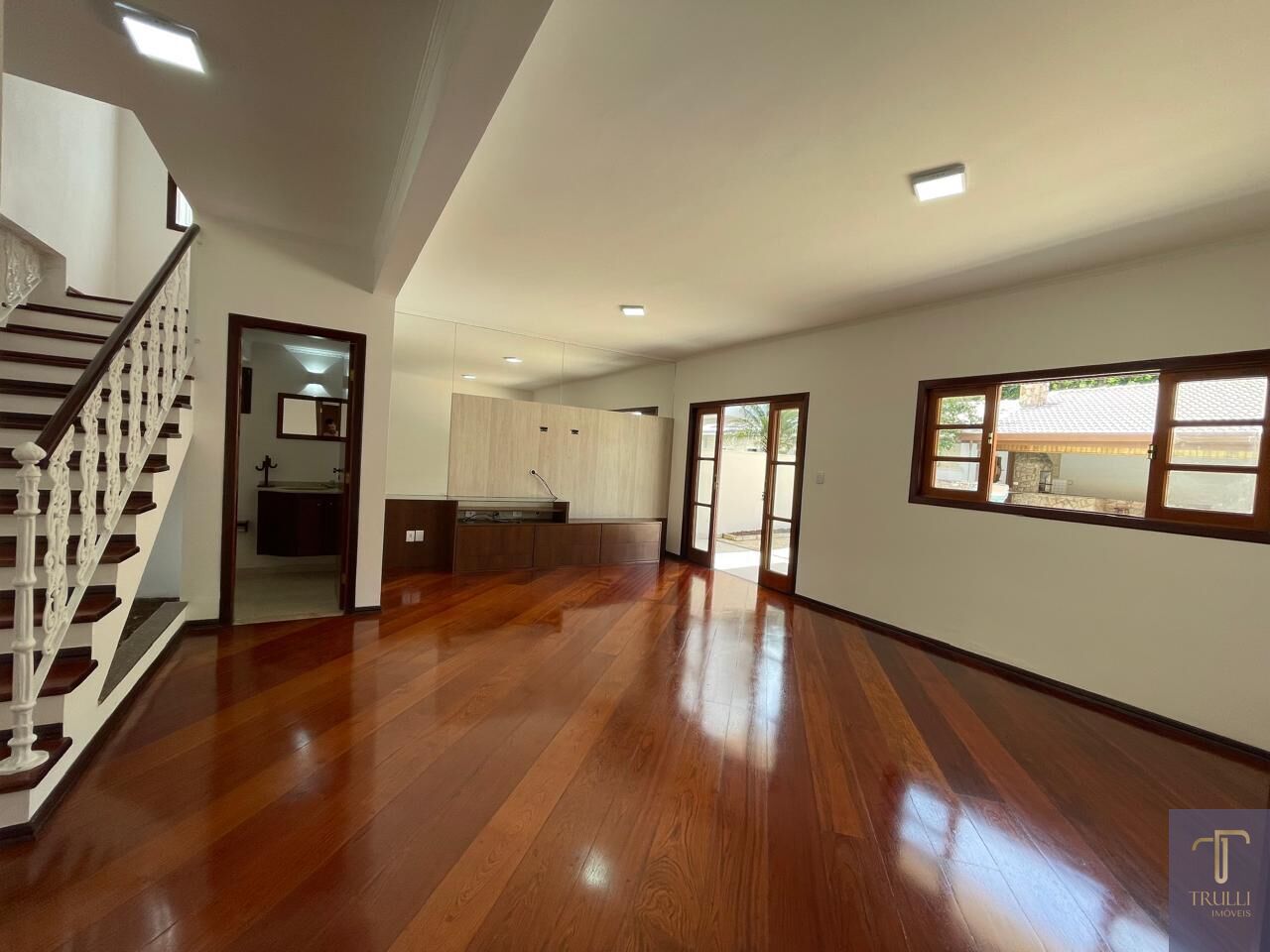 Casa de Condomínio para alugar com 4 quartos, 260m² - Foto 3