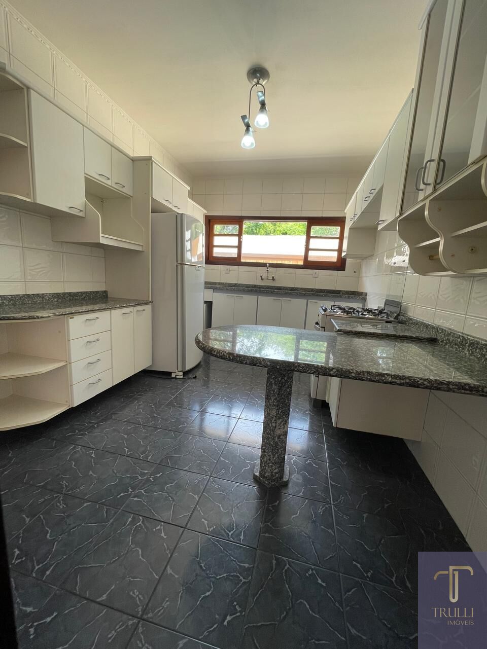 Casa de Condomínio para alugar com 4 quartos, 260m² - Foto 7
