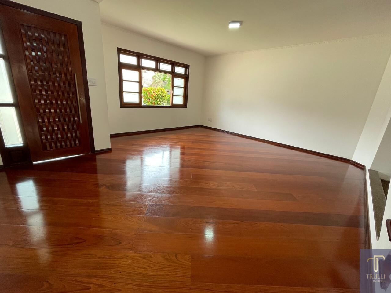 Casa de Condomínio para alugar com 4 quartos, 260m² - Foto 4
