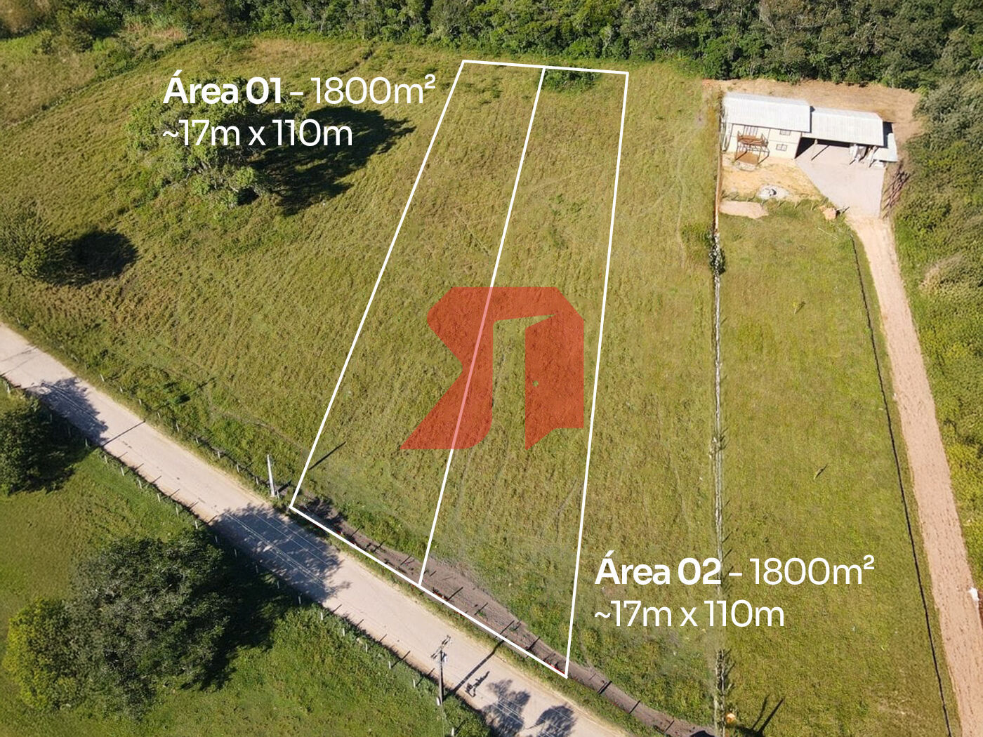 Terreno Amplo de 1800m2 com Energia Instalada no Sambaqui