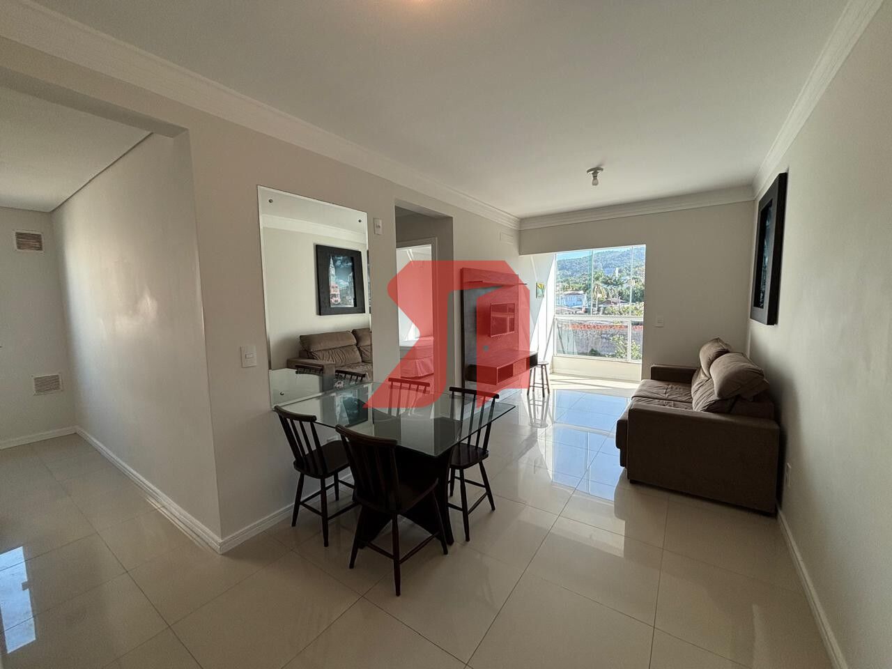 Apartamento com 2 Quartos sendo 1 Suíte a 200 m da Praia da Vila, Imbituba