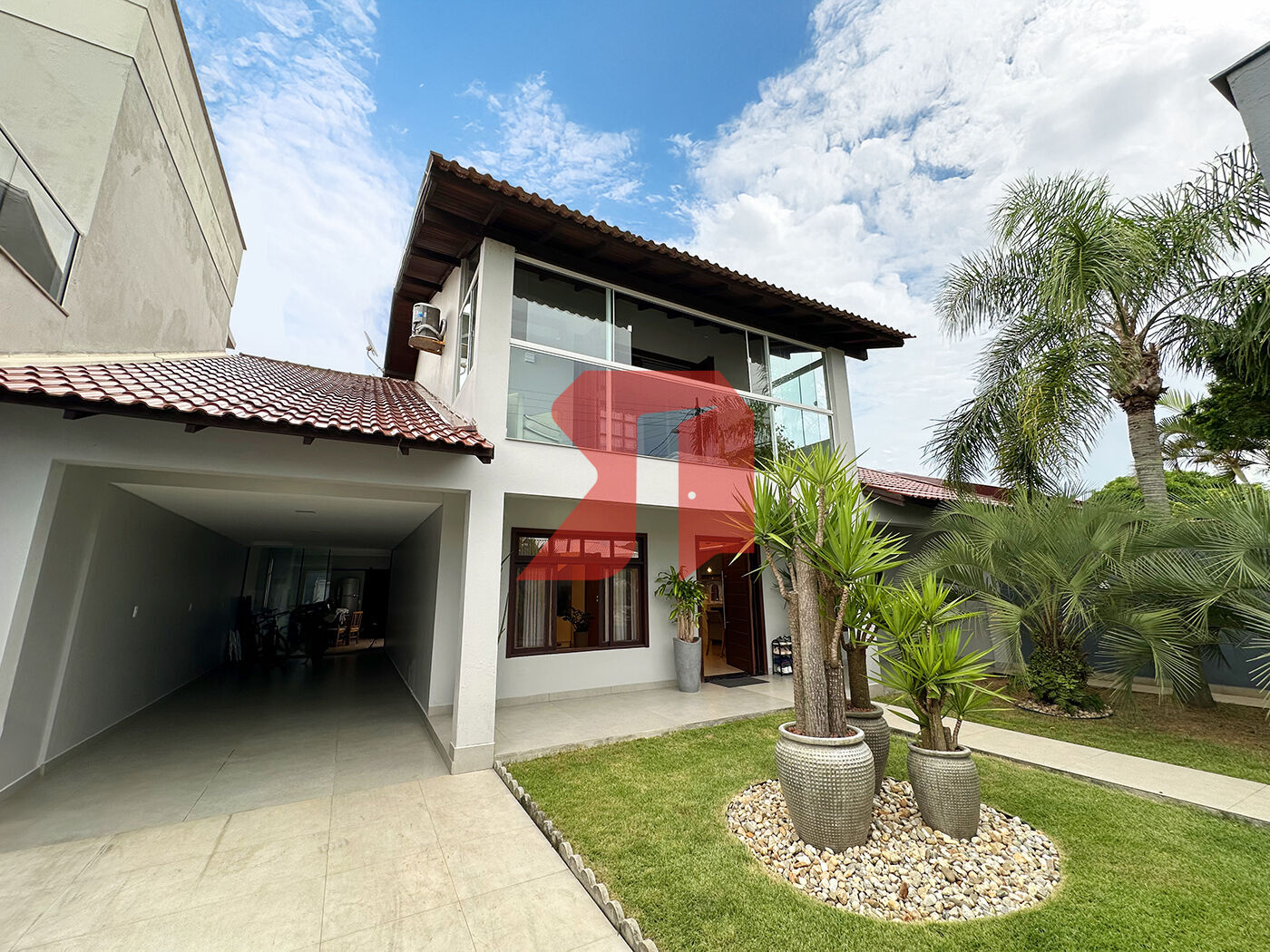 Casa 400m da Praia Semimobiliada com 3 Quartos na Vila Nova