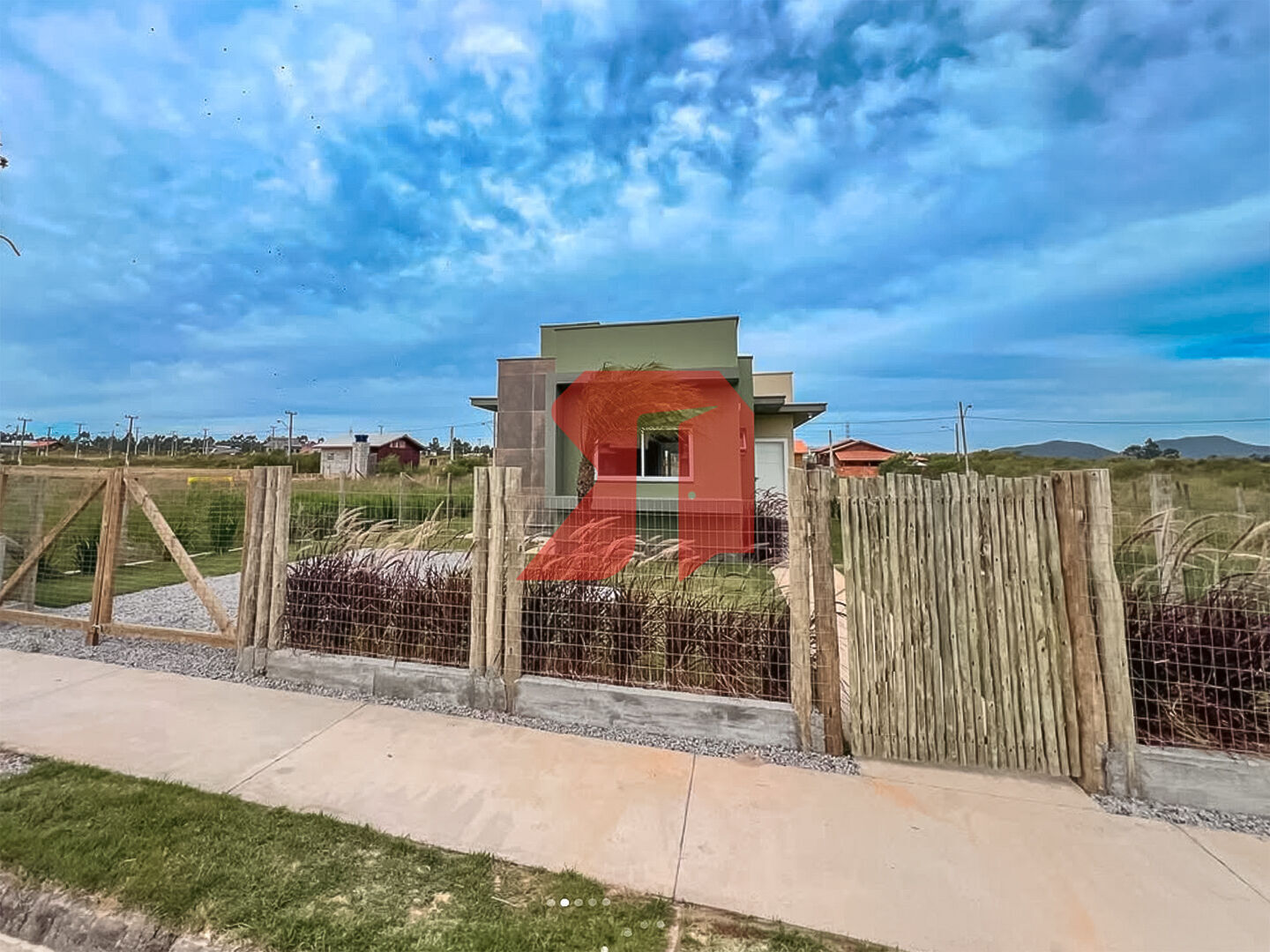 Casa com 2 Suítes no Loteamento Bosque, Sambaqui