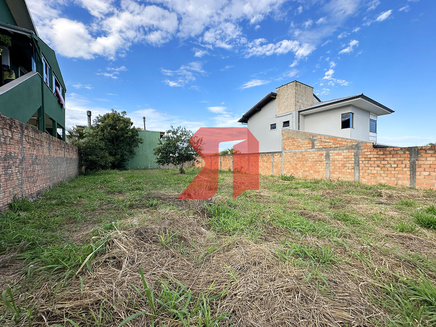 Terreno com Escritura de 350m2 no Village