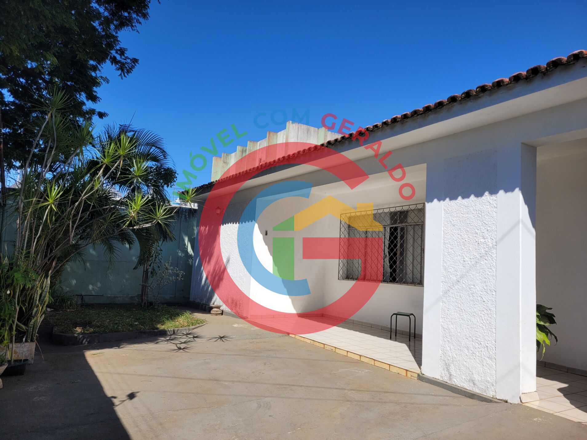 Casa à venda com 3 quartos, 284m² - Foto 1