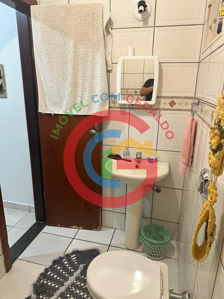 Casa à venda com 2 quartos, 90m² - Foto 11