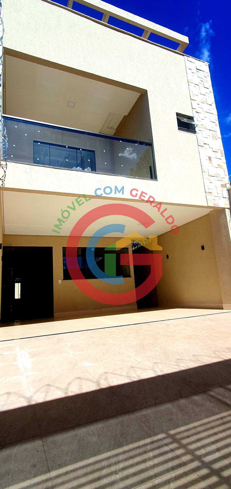 Sobrado à venda com 4 quartos, 215m² - Foto 1