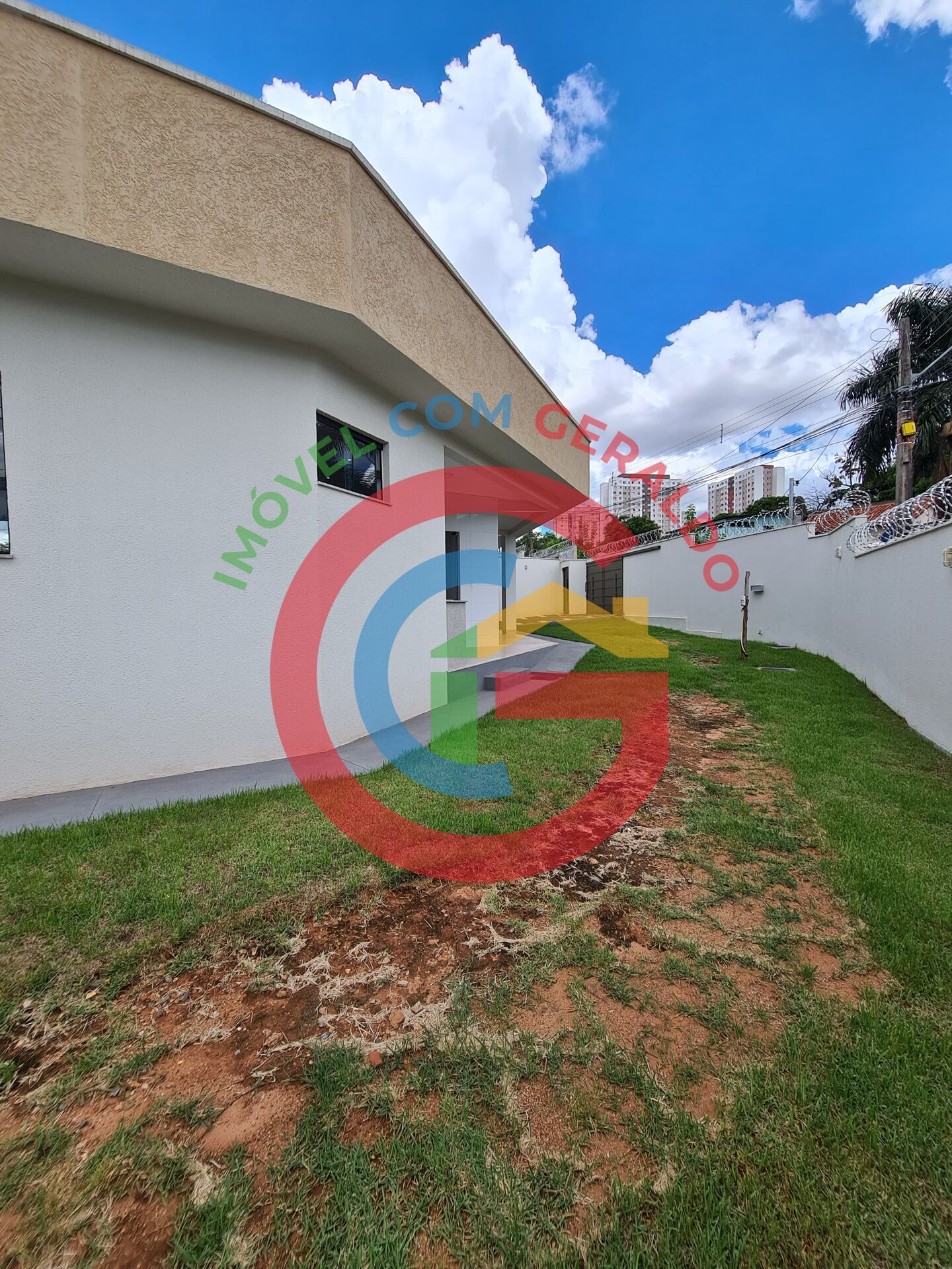 Casa à venda com 3 quartos, 135m² - Foto 2