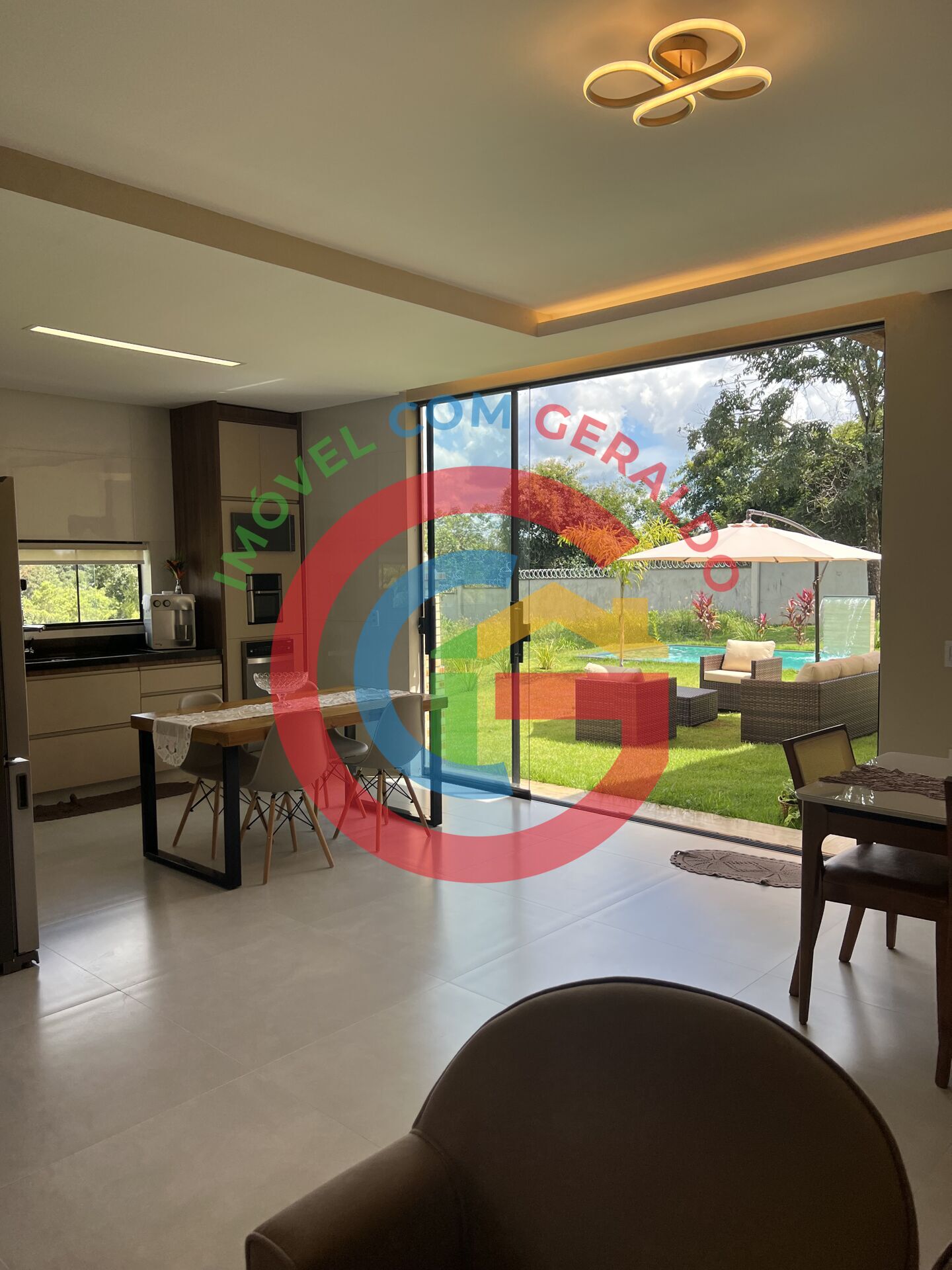 Casa à venda com 4 quartos, 200m² - Foto 15