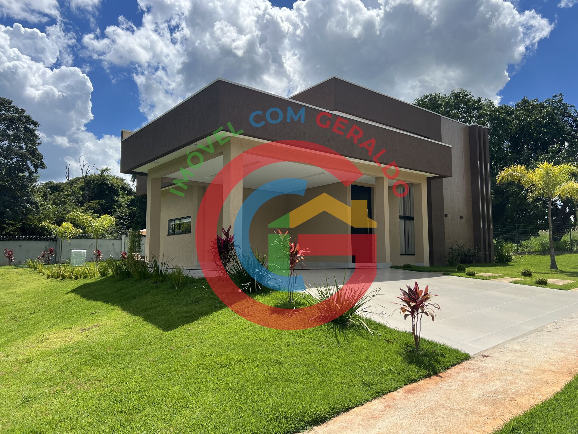 Casa à venda com 4 quartos, 200m² - Foto 2