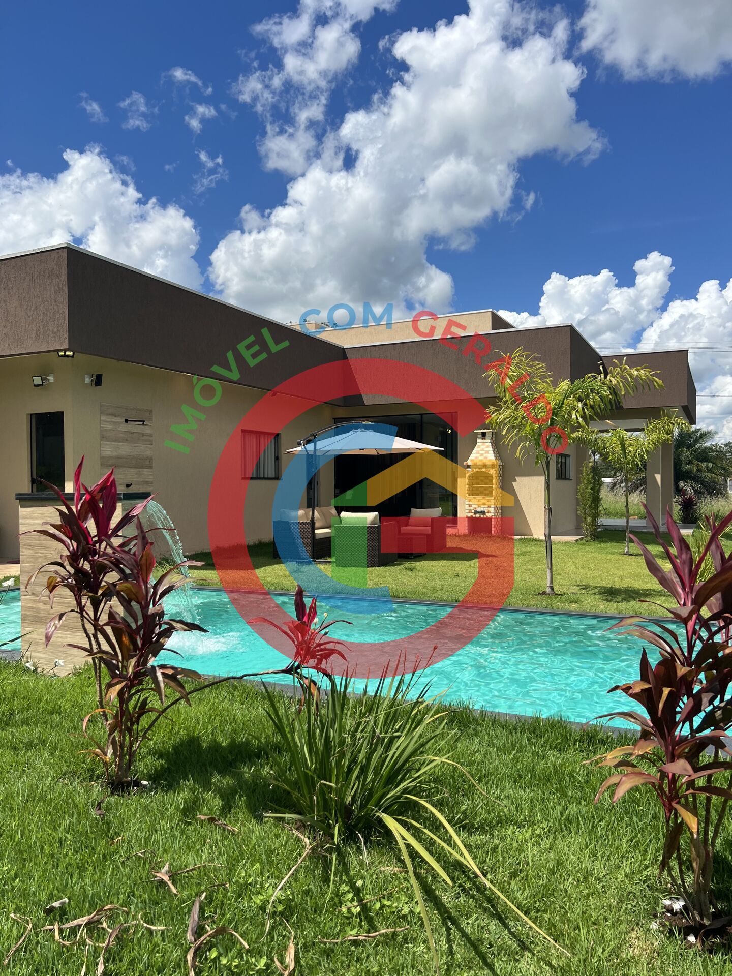 Casa à venda com 4 quartos, 200m² - Foto 1