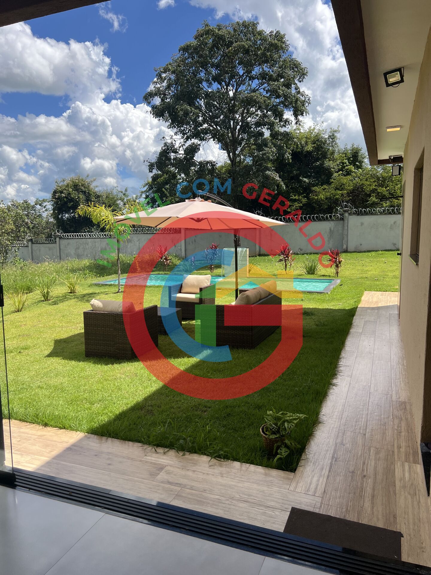Casa à venda com 4 quartos, 200m² - Foto 14