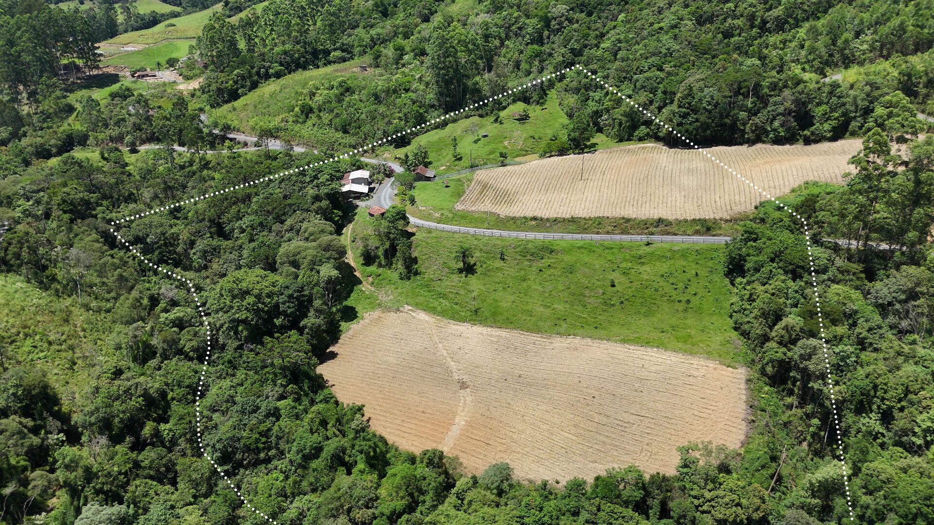 Sítio à venda com 2 quartos, 30000m² - Foto 1