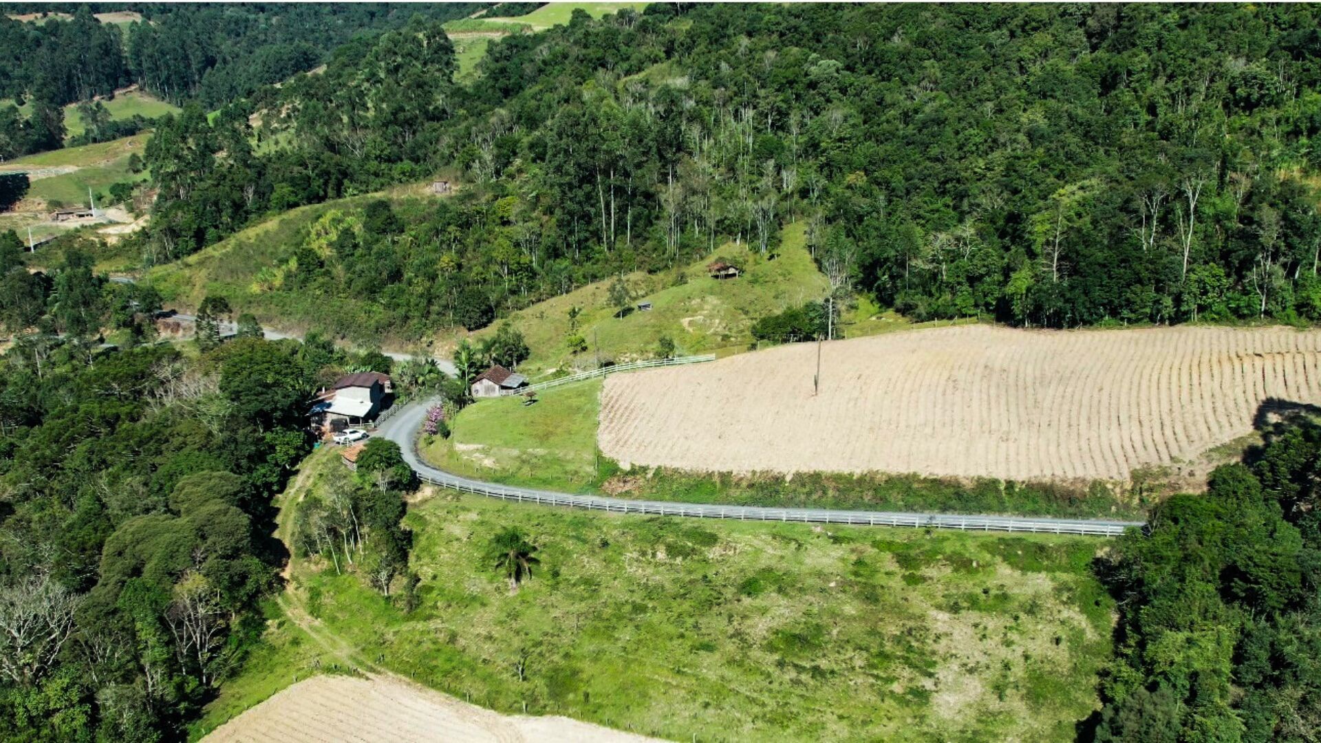 Sítio à venda com 2 quartos, 30000m² - Foto 24