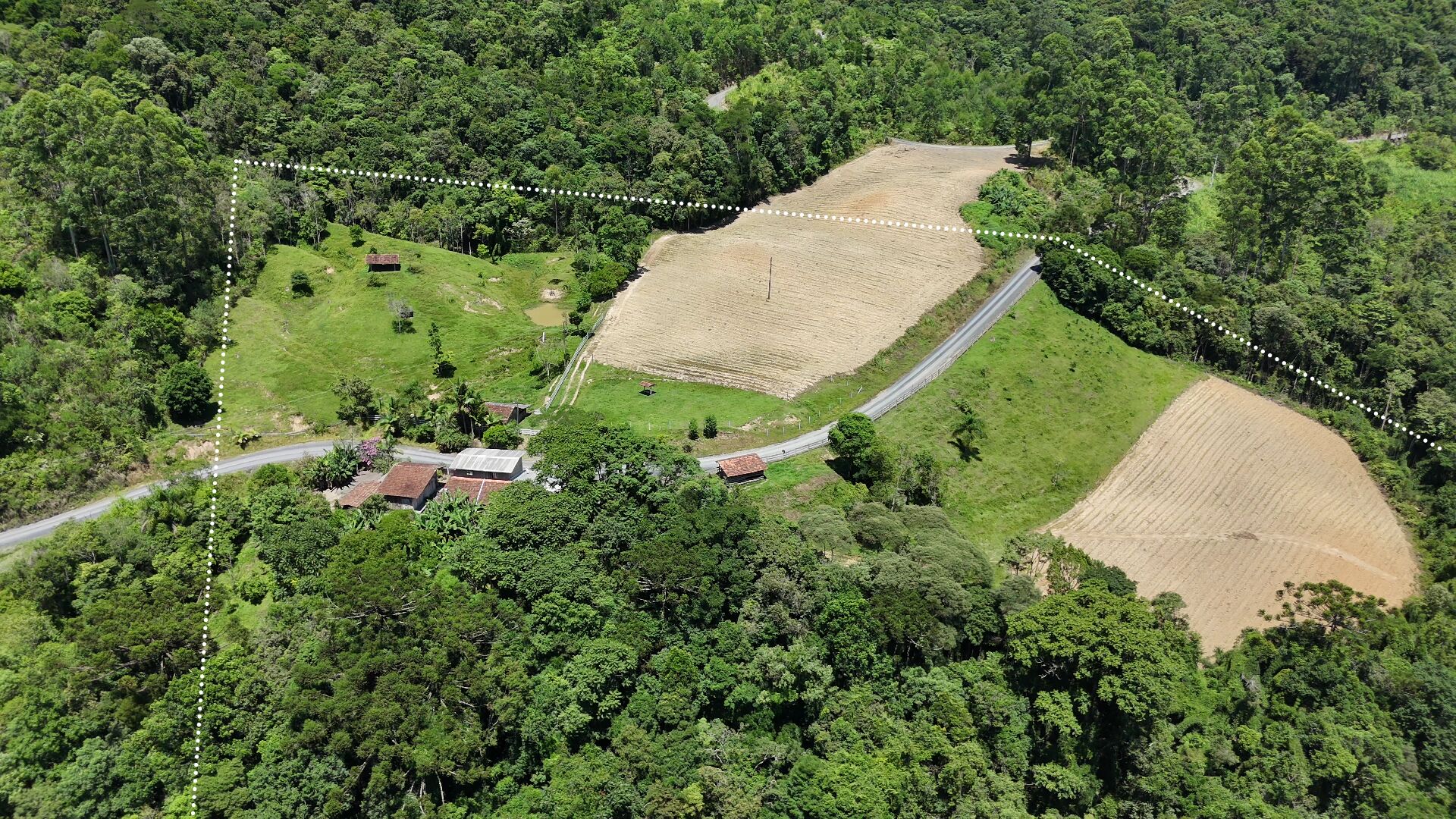 Sítio à venda com 2 quartos, 30000m² - Foto 4