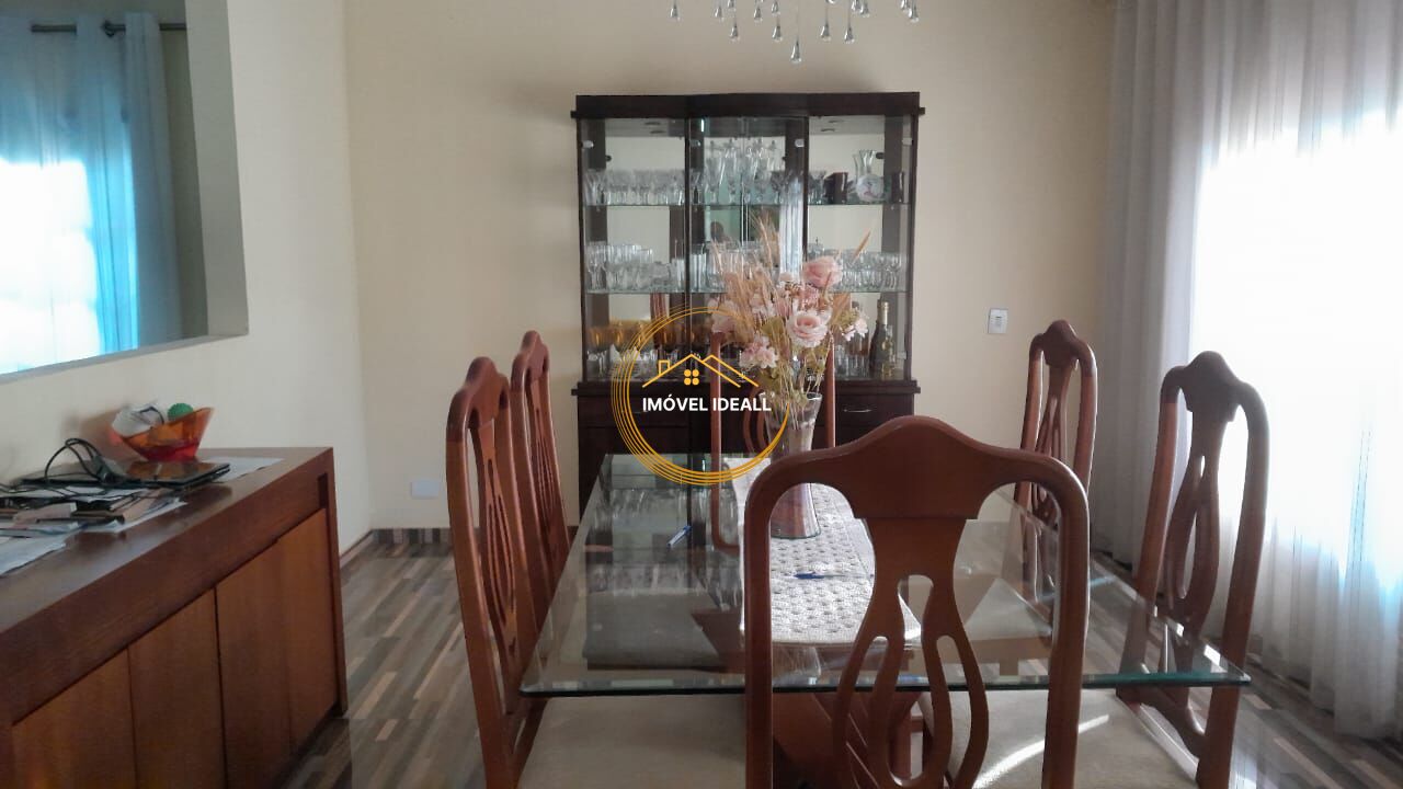 Casa, 4 quartos, 223 m² - Foto 1