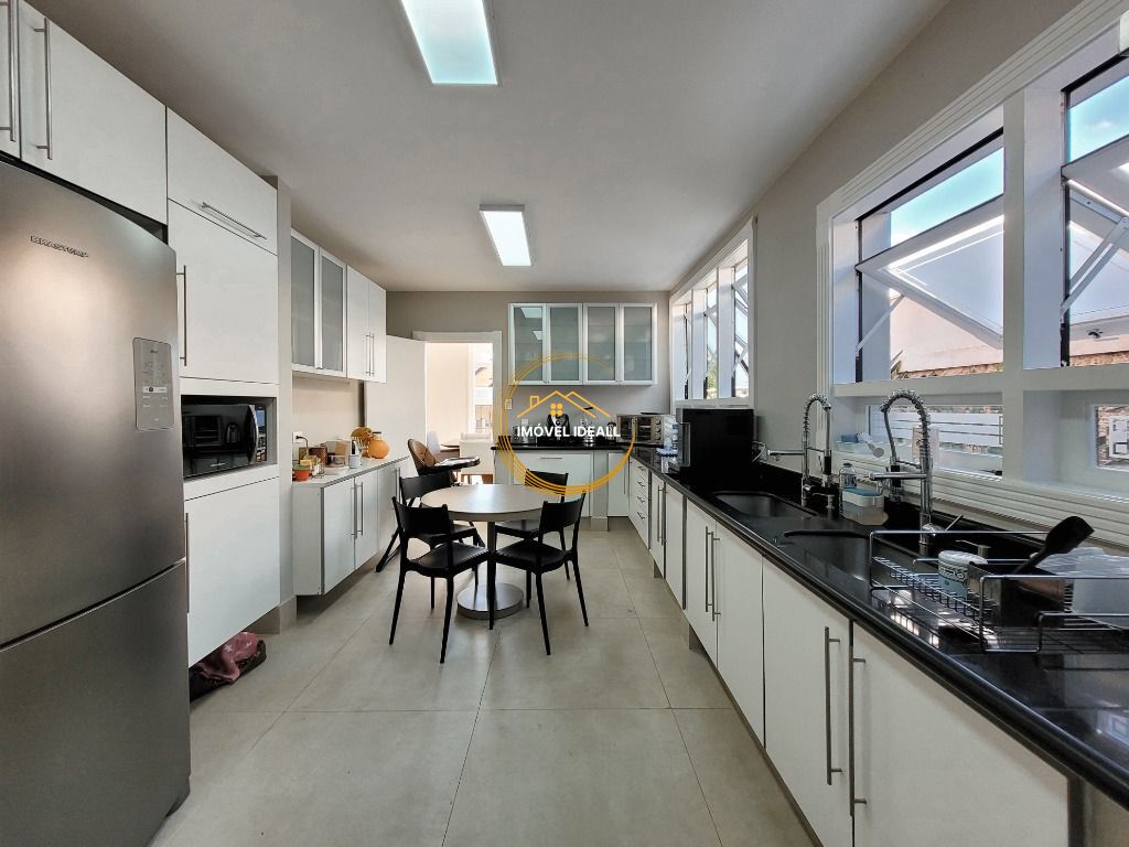 Casa à venda com 3 quartos, 347m² - Foto 4