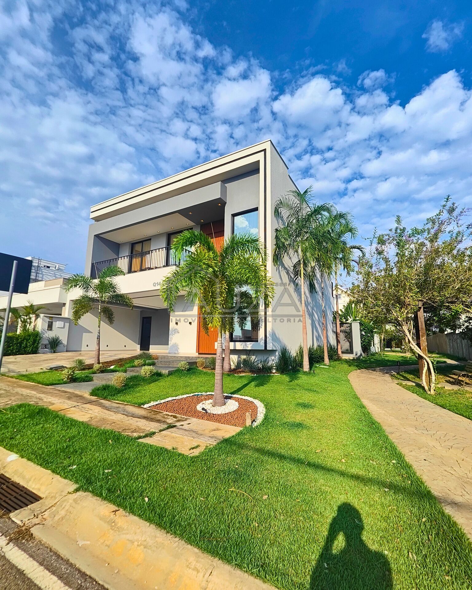 Casa à venda com 4 quartos, 325m² - Foto 2