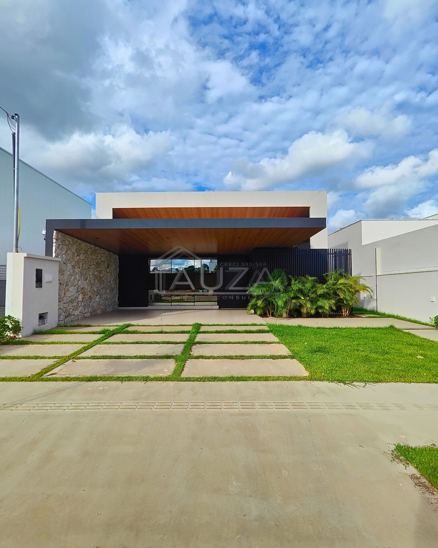 Casa à venda com 3 quartos, 200m² - Foto 1
