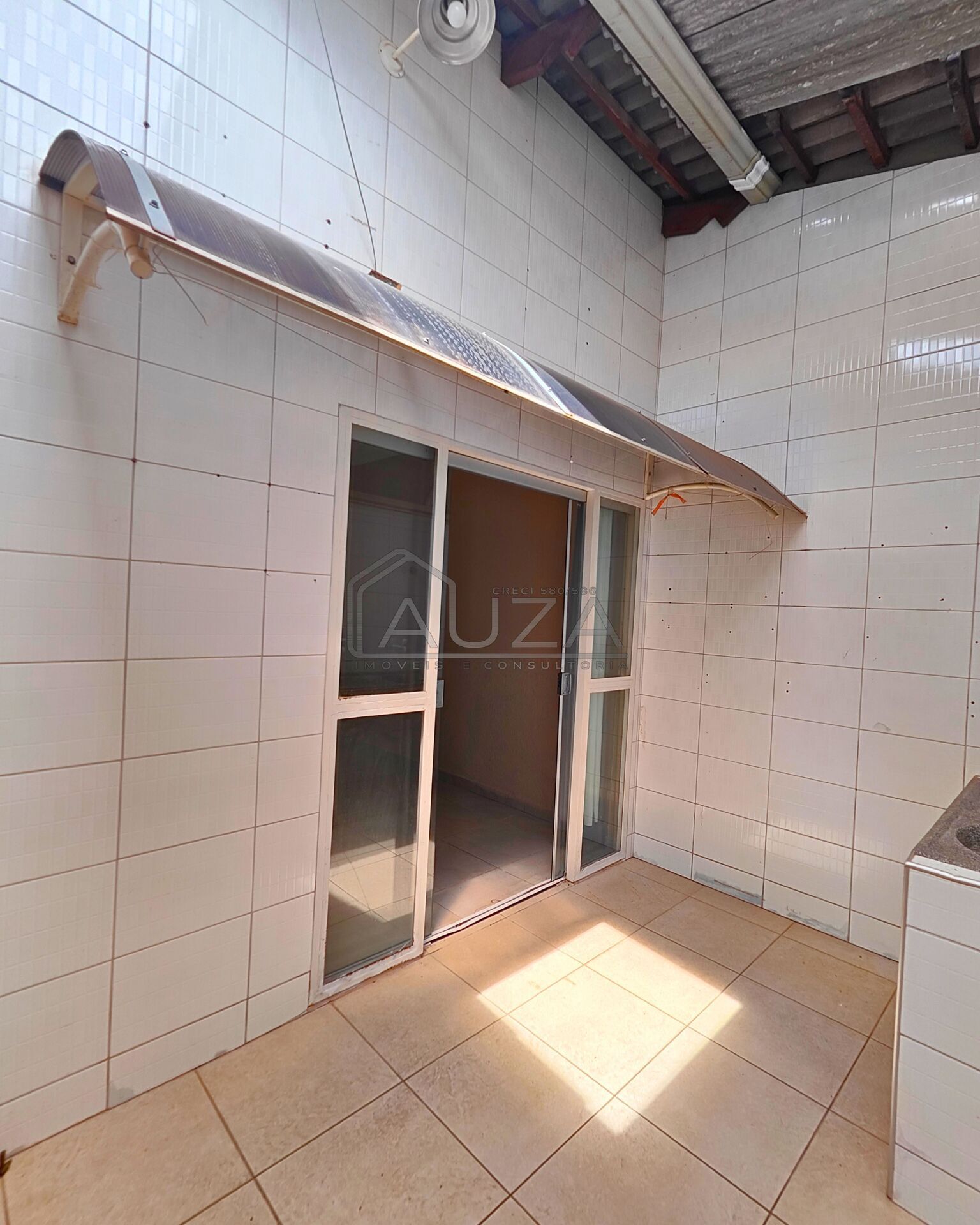 Casa para alugar com 2 quartos, 70m² - Foto 11