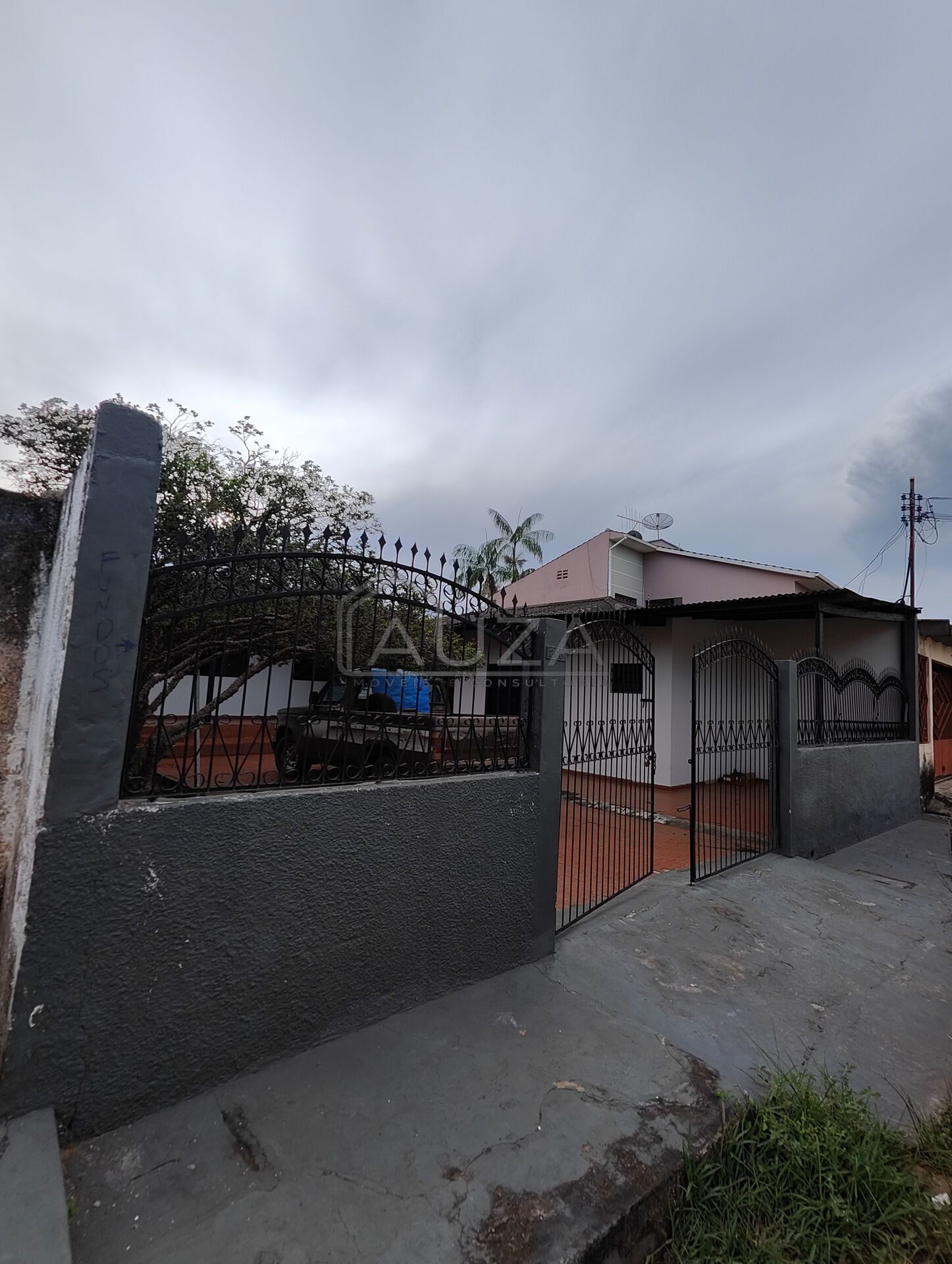 Casa à venda com 3 quartos, 132m² - Foto 1