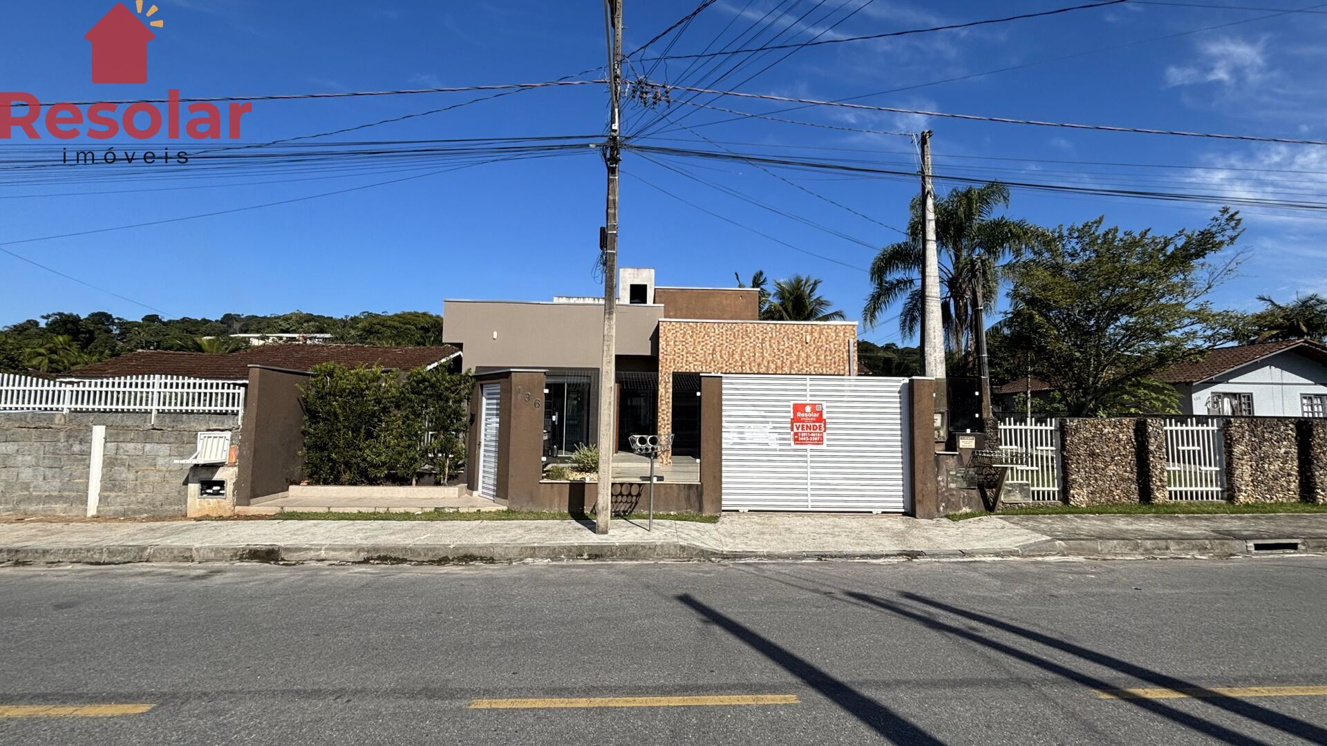 Casa à venda com 3 quartos, 250m² - Foto 1