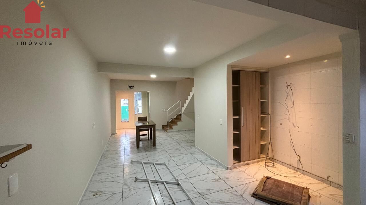 Casa à venda com 2 quartos, 70m² - Foto 6