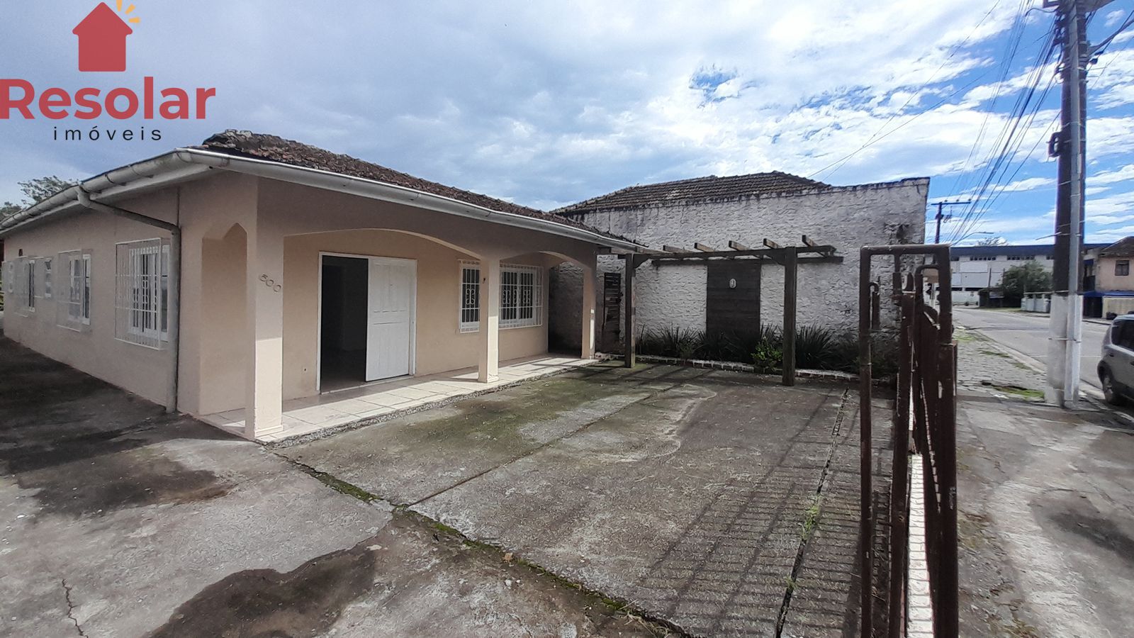 Casa para alugar com 3 quartos, 130m² - Foto 1