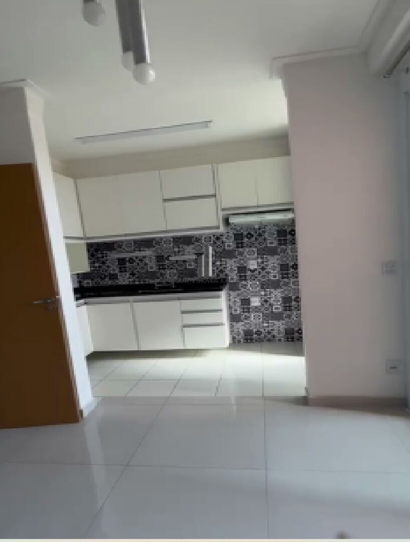 Apartamento à venda com 2 quartos, 72m² - Foto 2