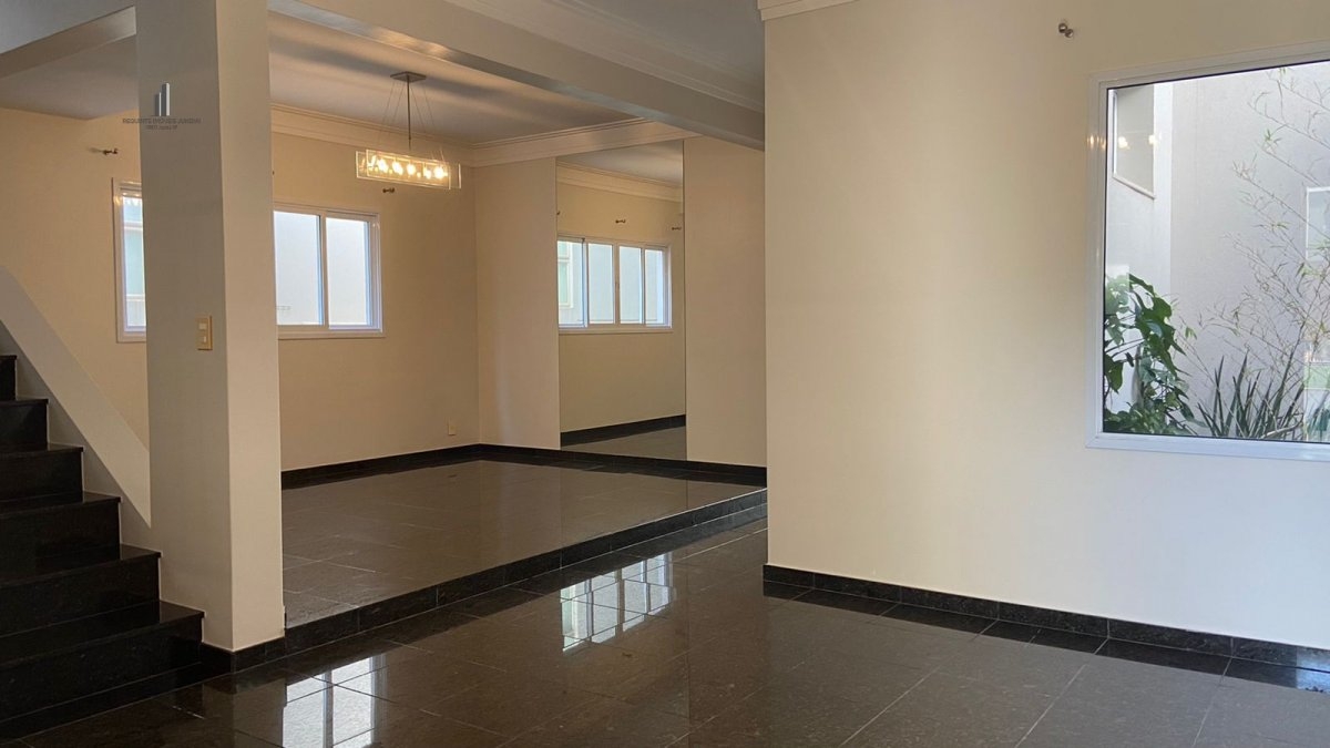 Casa à venda com 3 quartos, 300m² - Foto 2