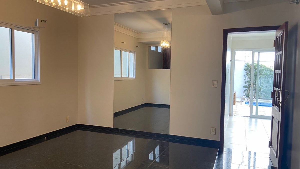 Casa à venda com 3 quartos, 300m² - Foto 4