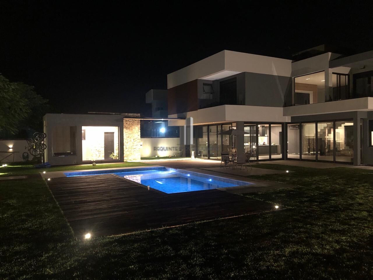 Casa à venda com 4 quartos, 400m² - Foto 2