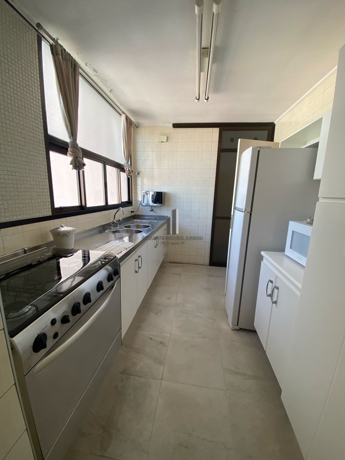 Apartamento à venda com 3 quartos, 145m² - Foto 9