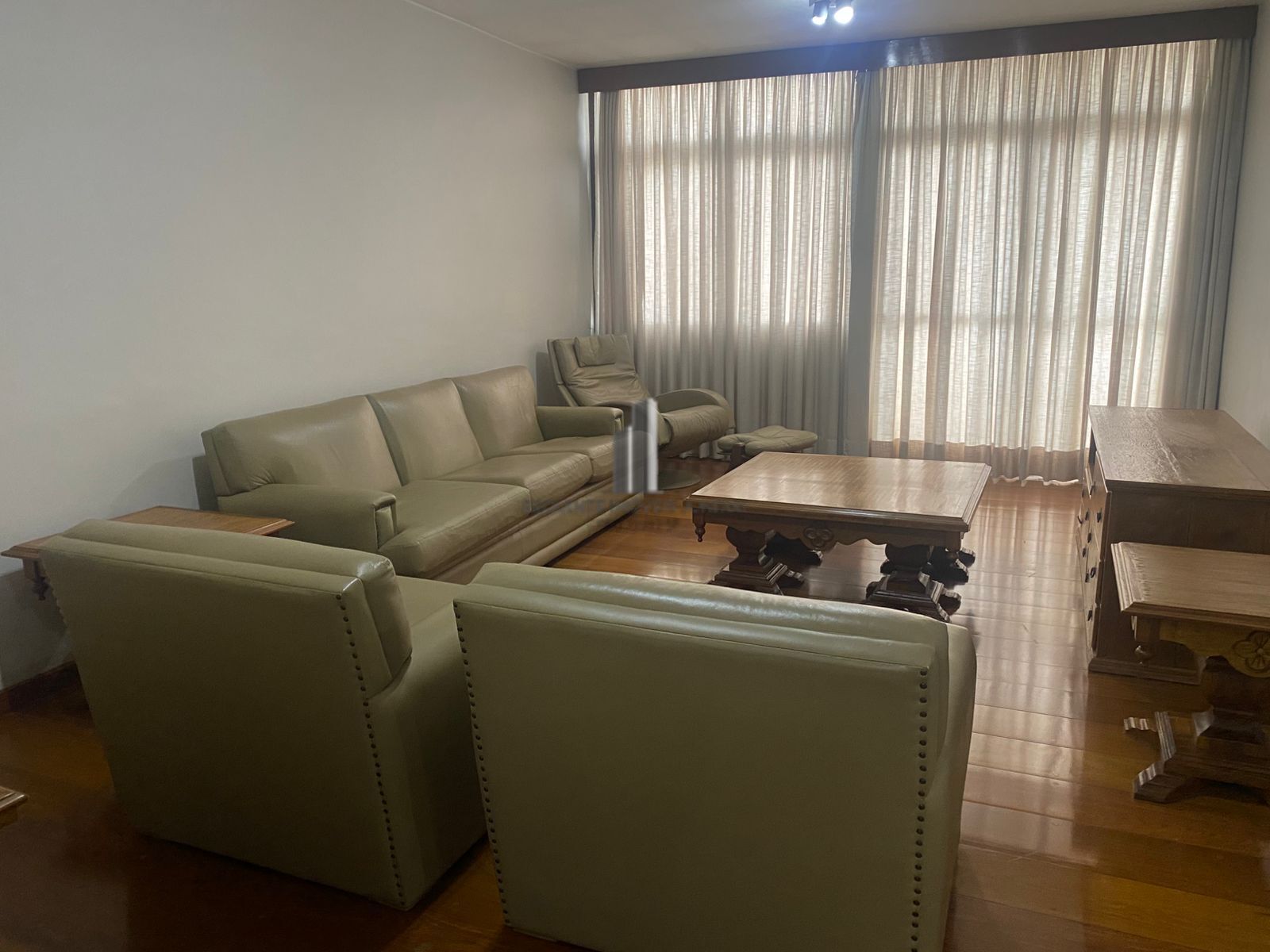 Apartamento à venda com 3 quartos, 145m² - Foto 2