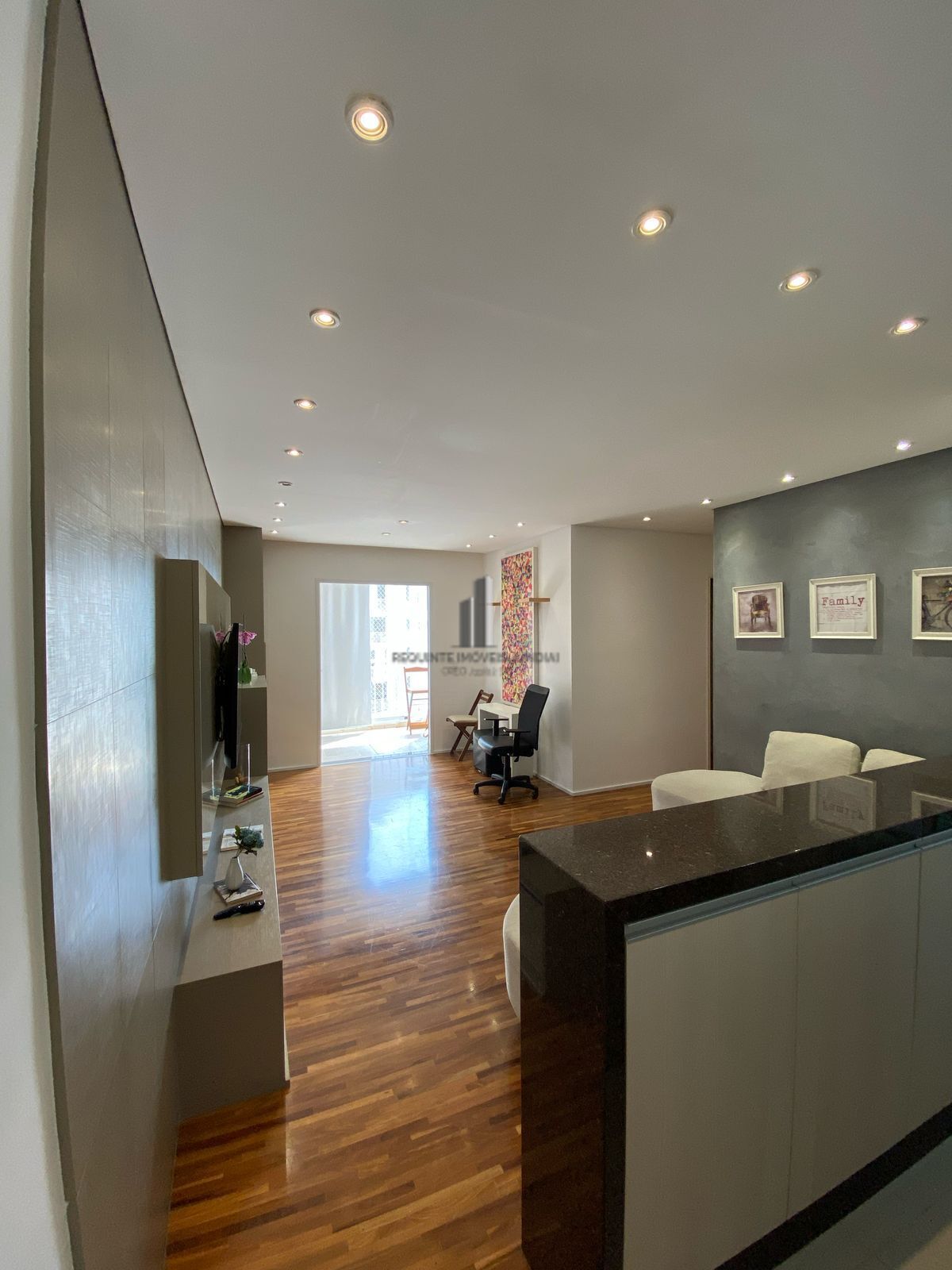 Apartamento à venda com 3 quartos, 83m² - Foto 2