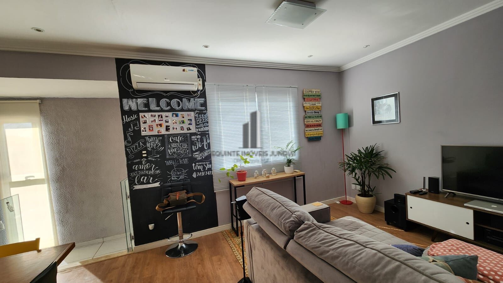Casa à venda com 2 quartos, 100m² - Foto 2