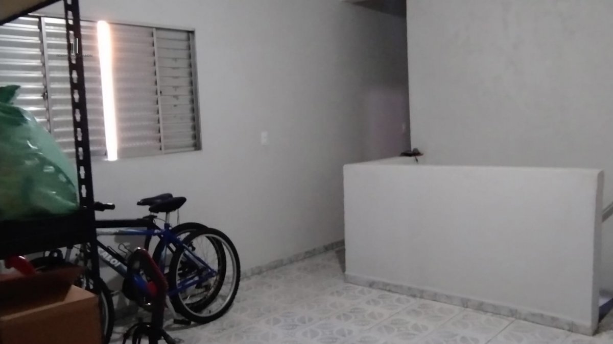 Casa à venda com 2 quartos, 141m² - Foto 2