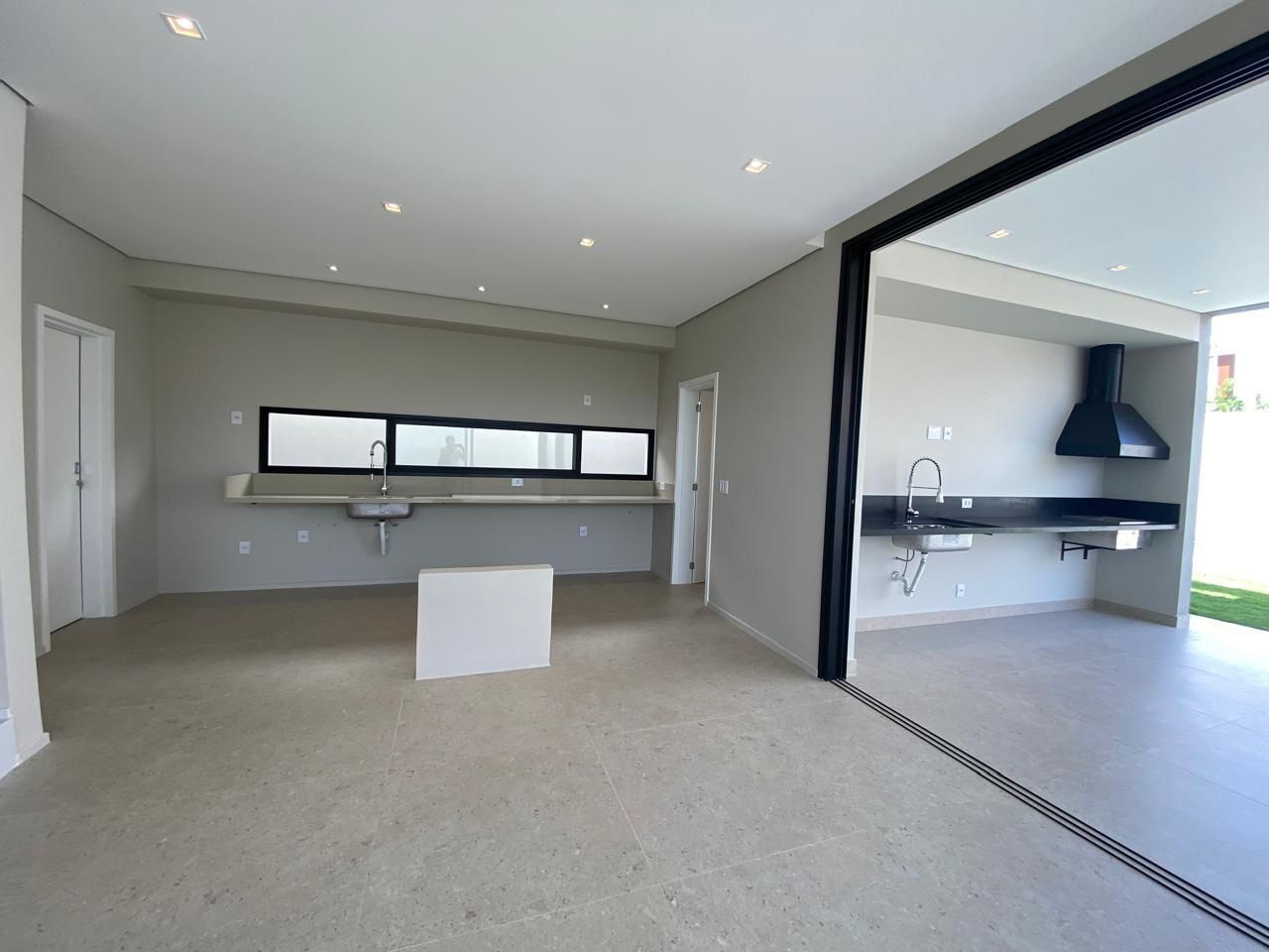 Casa à venda com 3 quartos, 280m² - Foto 3