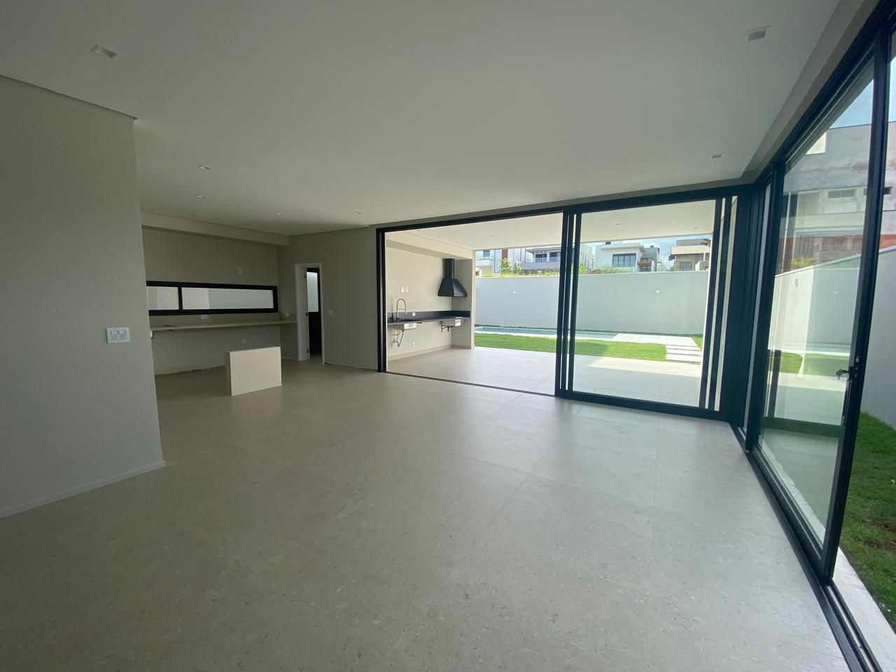 Casa à venda com 3 quartos, 280m² - Foto 2