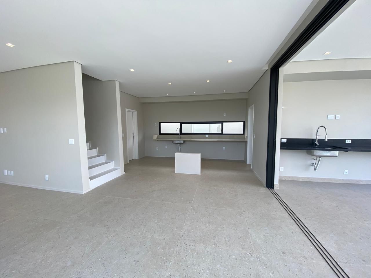 Casa à venda com 3 quartos, 280m² - Foto 4