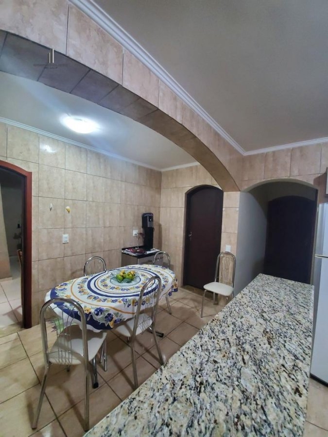 Casa à venda com 4 quartos, 198m² - Foto 3