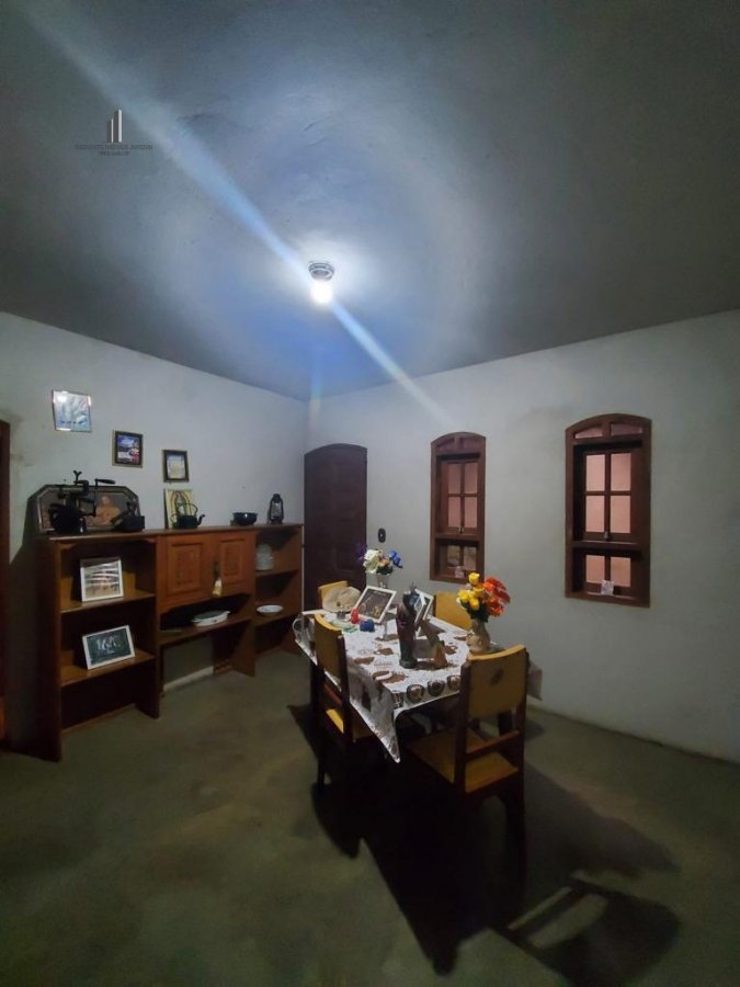 Casa à venda com 4 quartos, 198m² - Foto 2