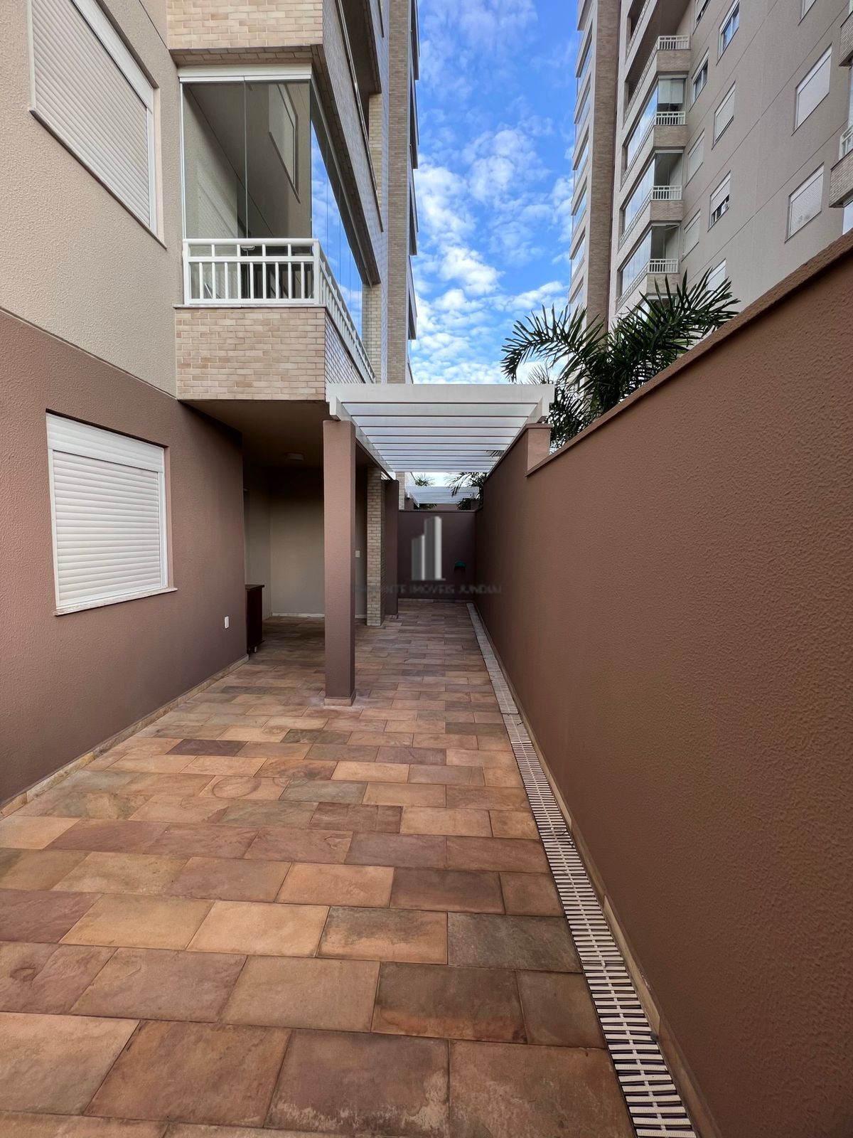 Apartamento para alugar com 2 quartos, 93m² - Foto 9