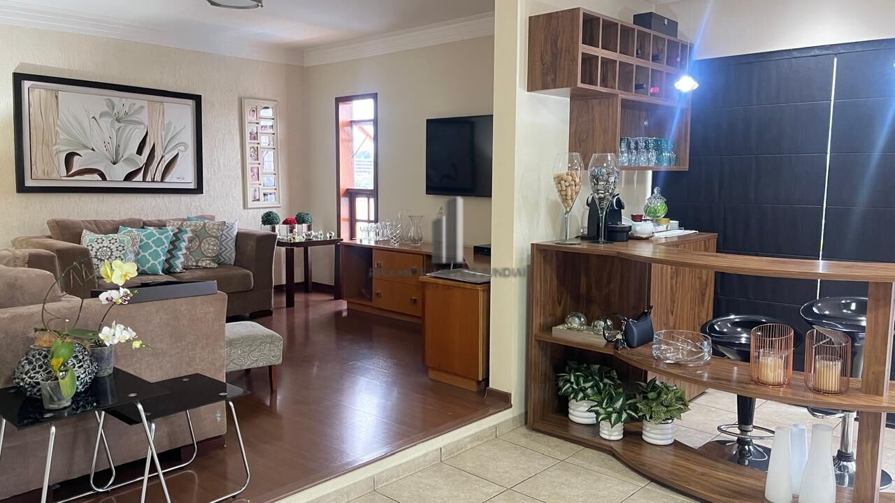 Casa à venda com 3 quartos, 285m² - Foto 4