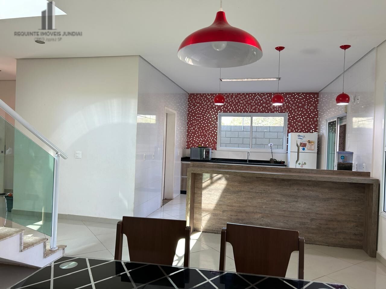 Casa para alugar com 4 quartos, 268m² - Foto 2