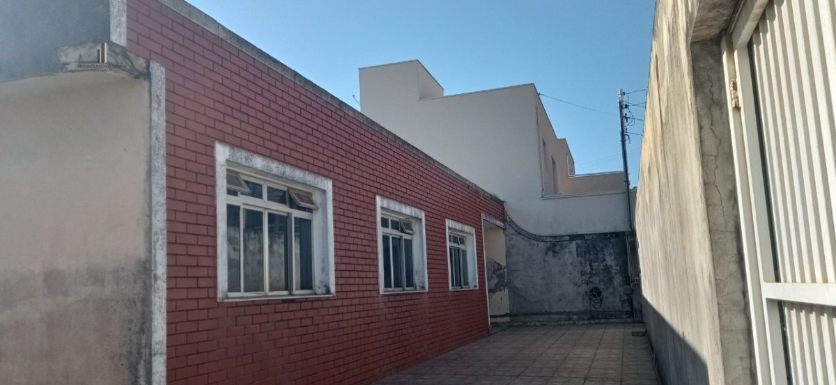 Casa à venda com 4 quartos, 222m² - Foto 2