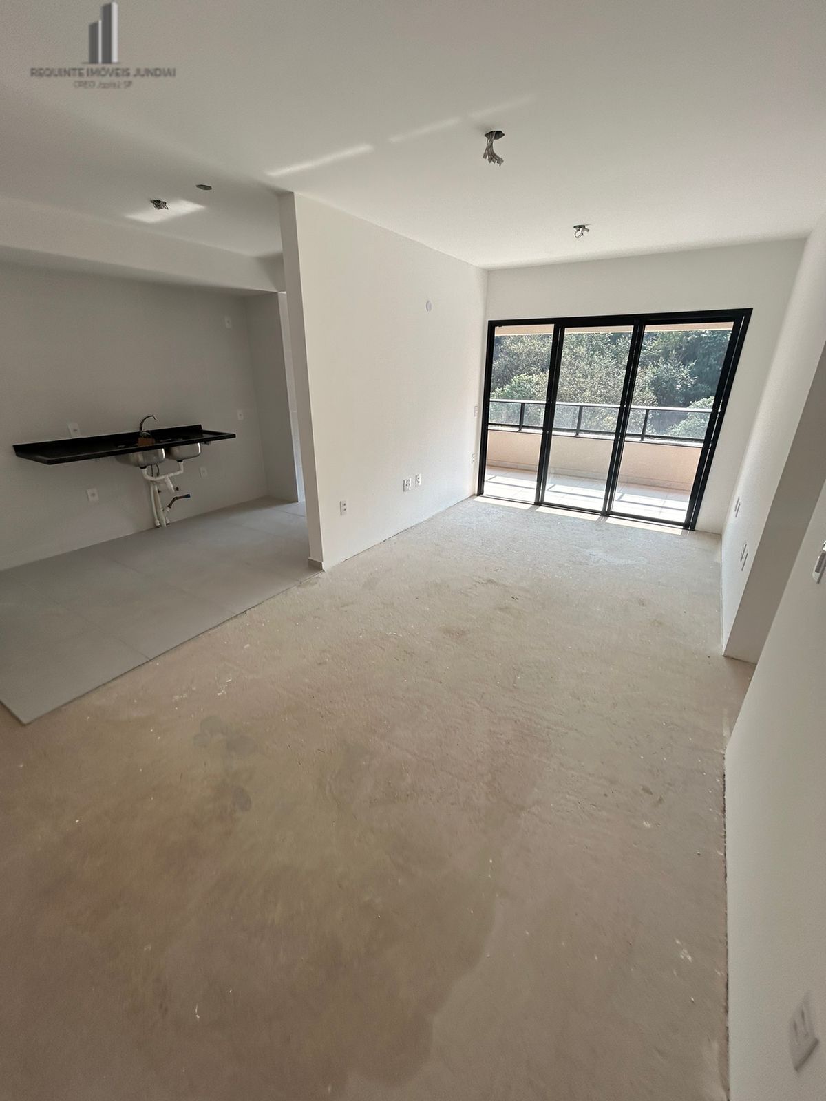 Apartamento à venda com 3 quartos, 95m² - Foto 2