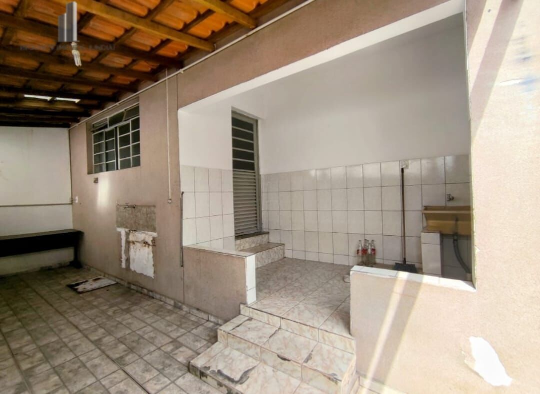 Casa à venda com 6 quartos, 330m² - Foto 7