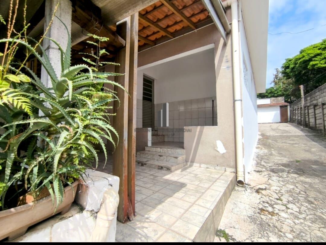 Casa à venda com 6 quartos, 330m² - Foto 2